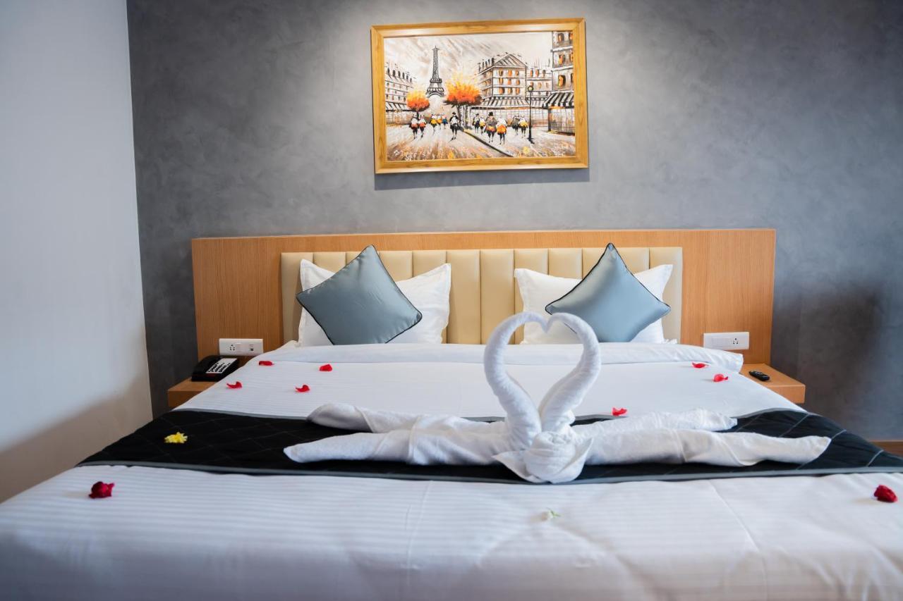 Hotel Tulips Grand Hyderabad Exteriör bild