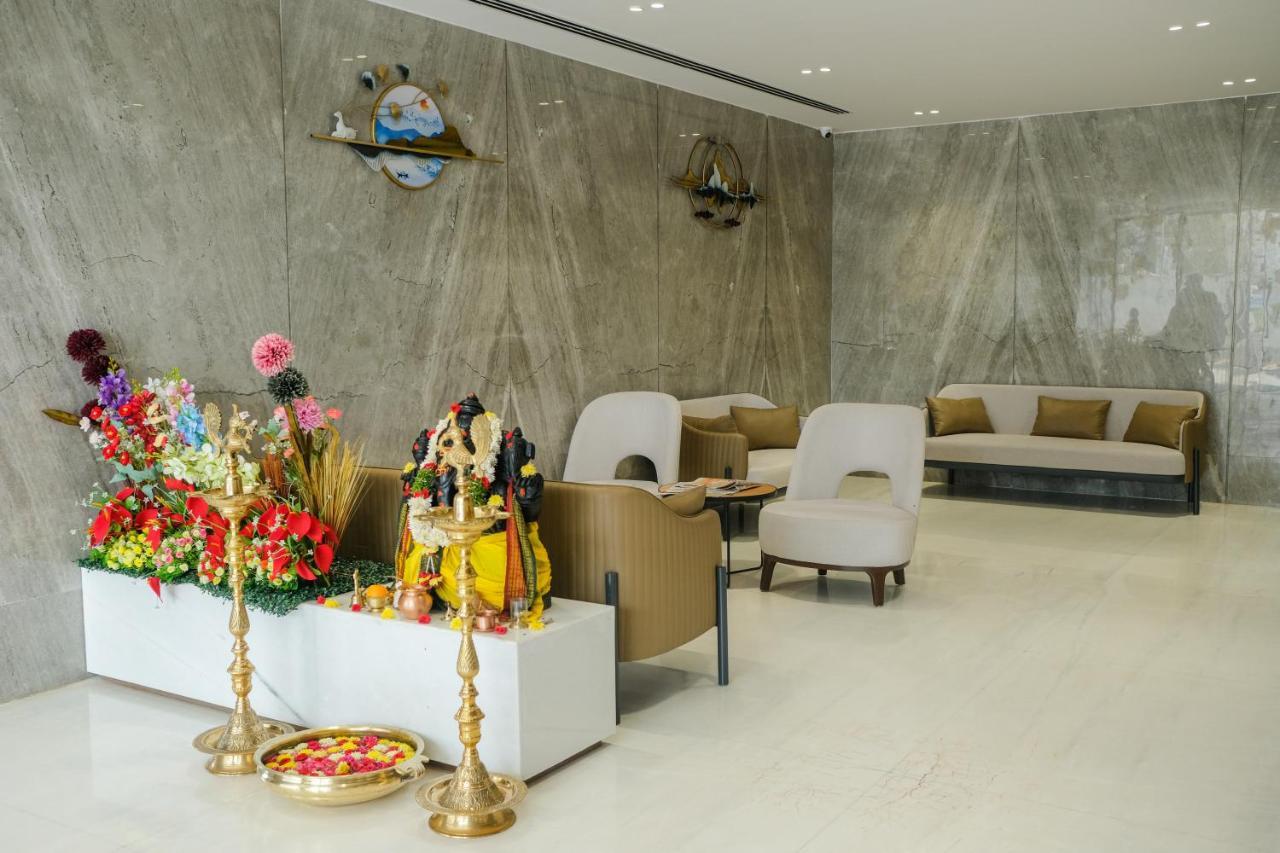 Hotel Tulips Grand Hyderabad Exteriör bild